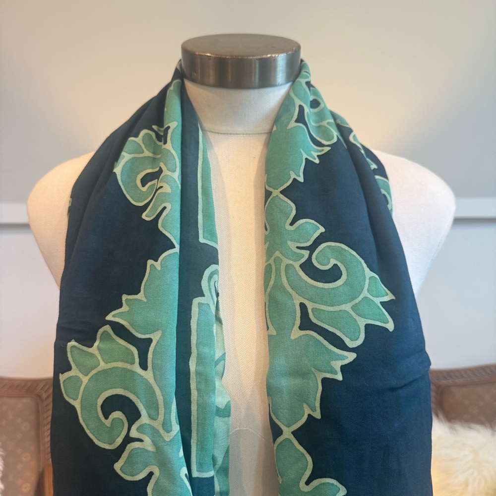 Elegant Blue and Green Scarf with Fringe - Picture 2 of 4